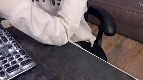 Snapshot of elisa_north chatting on 03-01-25, 10:45 Elisa North online show from 03-01-25, 10:45