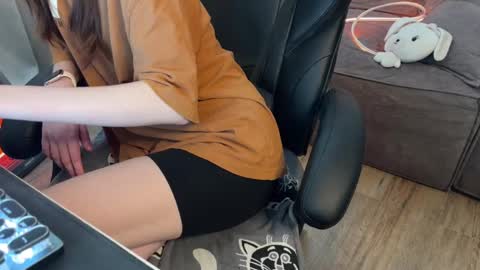 Snapshot of elisa_north chatting on 03-08-25, 05:38 Elisa North online show from 03-08-25, 05:38