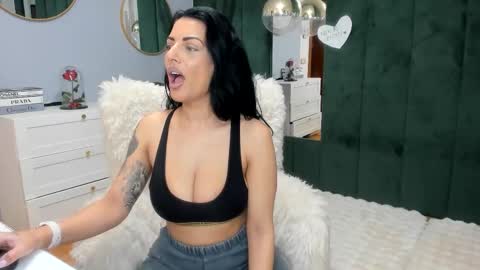 Maria online show from 11-16-25, 05:35