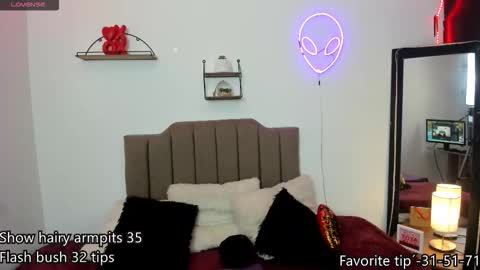 Elizabeth  online show from 11-17-25, 12:11