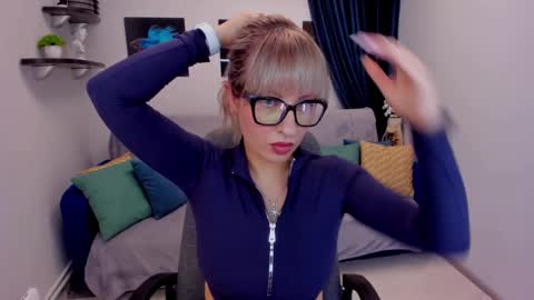 Elisabeth online show from 01-16-25, 08:14