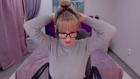 Elisabeth online show from 01-24-25, 08:22