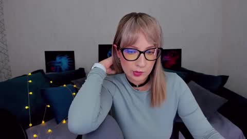 Elisabeth online show from 02-04-25, 02:32