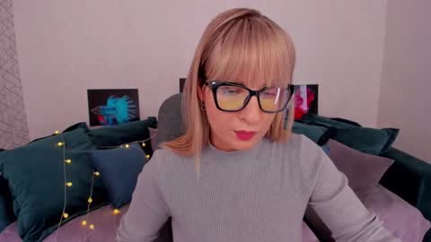 Elisabeth online show from 02-06-25, 11:32