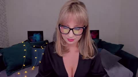 Elisabeth online show from 02-07-25, 04:14