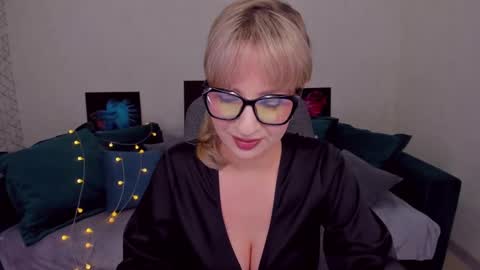 Elisabeth online show from 02-07-25, 07:17