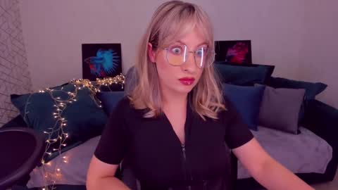 Elisabeth online show from 02-17-25, 08:36