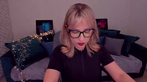 Elisabeth online show from 02-18-25, 02:27