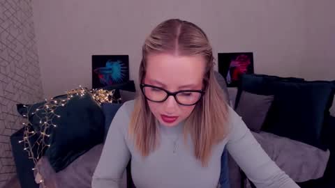 Elisabeth online show from 03-03-25, 04:46