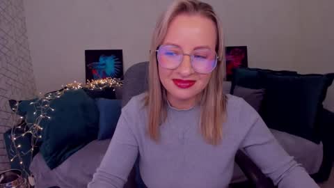 Elisabeth online show from 03-05-25, 03:18