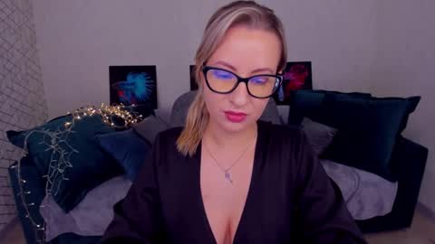 Elisabeth online show from 03-12-25, 03:51