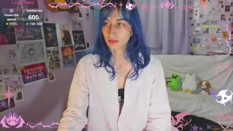 Snapshot of elisdarling chatting on 05-27-26, 01:24 elisdarling online show from 05-27-26, 01:24