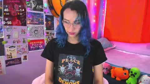 Snapshot of elisdarling chatting on 07-21-26, 08:33 elisdarling online show from 07-21-26, 08:33