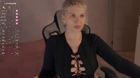Snapshot of elise_day chatting on 06-17-26, 05:58 elise_day online show from 06-17-26, 05:58