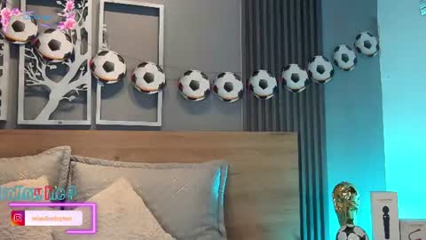 Elise Play Boobs online show from 06-26-26, 11:31