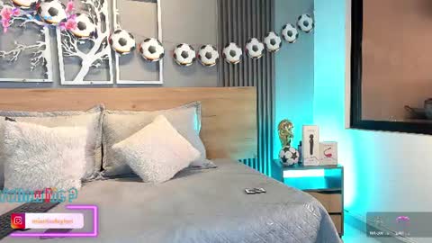 Elise Play Boobs online show from 06-27-26, 02:44