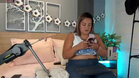 Elise Play Boobs online show from 07-01-26, 07:02