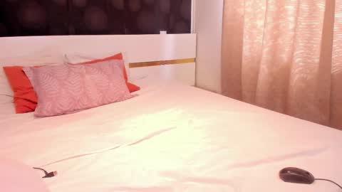 Elly online show from 10-15-25, 07:41