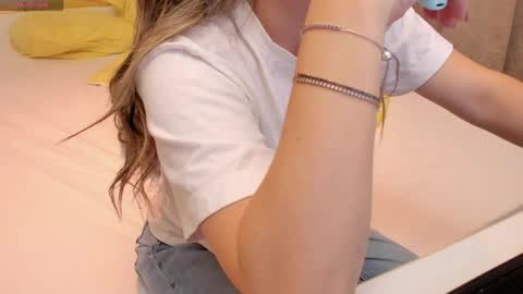 Snapshot of elisetyler89 chatting on 05-04-26, 08:05 Elly online show from 05-04-26, 08:05