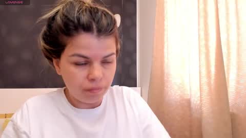 Snapshot of elisetyler89 chatting on 05-11-26, 07:58 Elly online show from 05-11-26, 07:58