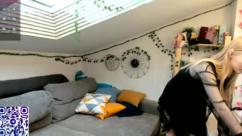 Snapshot of eliteeros chatting on 05-10-26, 12:10 EliteEros online show from 05-10-26, 12:10