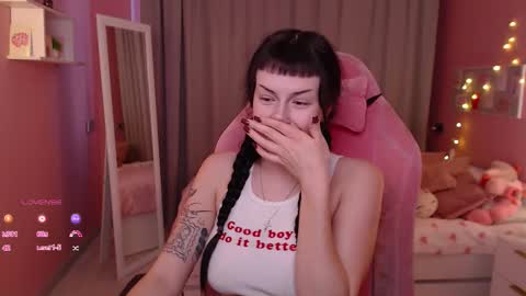 Snapshot of eliza_benet chatting on 12-01-25, 07:57 Ari online show from 12-01-25, 07:57