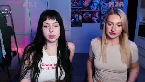 Ari online show from 10-10-25, 01:43