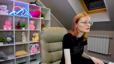 Snapshot of elizabeth_harpper chatting on 12-31-24, 01:04 Elizabeth online show from 12-31-24, 01:04