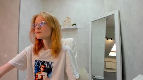 Snapshot of elizabeth_harpper chatting on 02-02-25, 08:02 Elizabeth online show from 02-02-25, 08:02