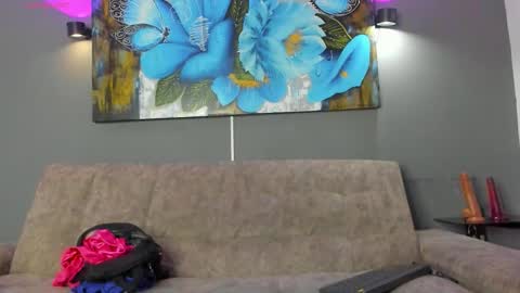 Elizabeth Lamer online show from 12-15-25, 06:39