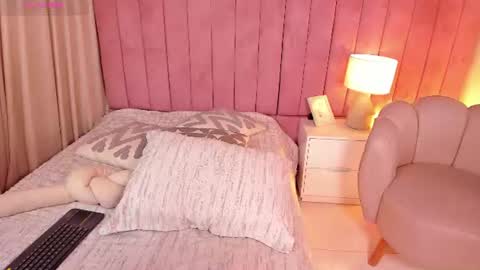 elizabeth_roche online show from 07-13-26, 04:21