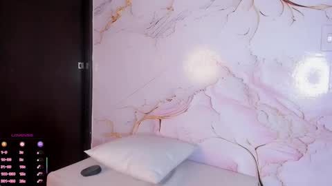 Elizabeth Swan online show from 12-22-25, 02:47