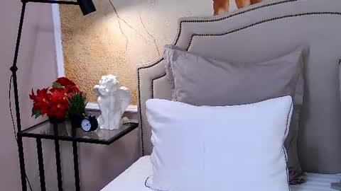 Elizabeth online show from 06-19-26, 04:11