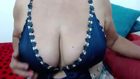 Snapshot of elizabethmiler chatting on 05-06-26, 02:08 ElizabethMiler online show from 05-06-26, 02:08