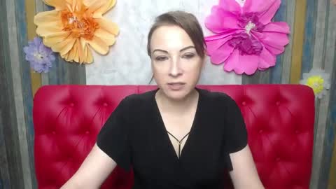 Snapshot of elizabethsho chatting on 05-30-26, 06:05 ElizabethSho online show from 05-30-26, 06:05