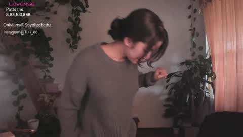 Snapshot of elizabethz chatting on 05-12-26, 01:08 Tuli online show from 05-12-26, 01:08