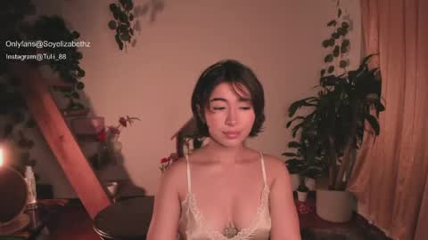 Snapshot of elizabethz chatting on 05-19-26, 01:00 Tuli online show from 05-19-26, 01:00