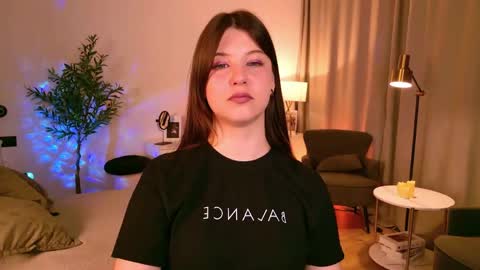Snapshot of elizamild chatting on 05-20-26, 05:35 Eliza online show from 05-20-26, 05:35