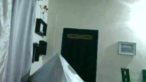 Snapshot of elizka_00 chatting on 04-16-26, 04:02 elizka 00 online show from 04-16-26, 04:02
