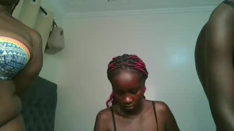 ella3_ online show from 06-07-26, 10:41