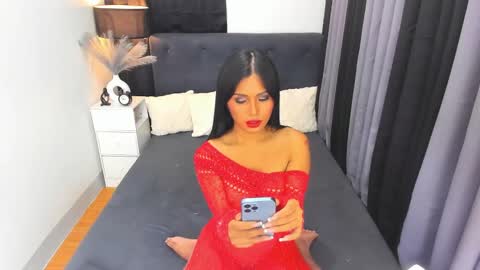 Snapshot of ella______ chatting on 12-15-24, 08:30 Ella online show from 12-15-24, 08:30