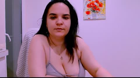 Snapshot of ella_diamonds chatting on 04-10-26, 07:07 Ella online show from 04-10-26, 07:07