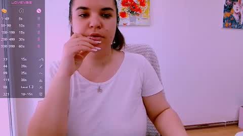 Snapshot of ella_diamonds chatting on 04-22-26, 06:27 Ella online show from 04-22-26, 06:27