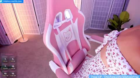 Snapshot of ella_foxx chatting on 05-27-26, 02:52 ella_foxx online show from 05-27-26, 02:52