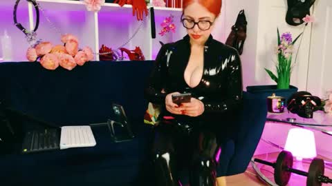 ella_kross online show from 04-21-26, 05:58