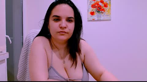 Snapshot of ella_minnie chatting on 04-10-26, 07:07 Ella online show from 04-10-26, 07:07
