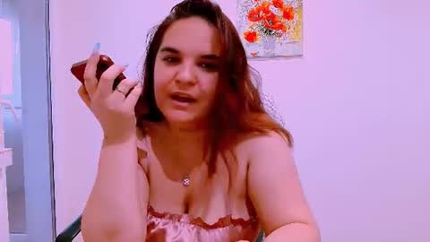 Snapshot of ella_minnie chatting on 07-07-26, 06:01 Ella online show from 07-07-26, 06:01