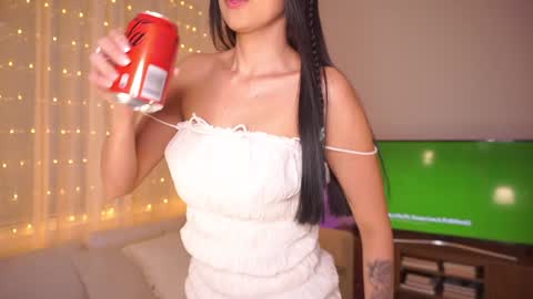 Snapshot of ella_owen chatting on 01-31-25, 02:17 ELLA OWEN online show from 01-31-25, 02:17