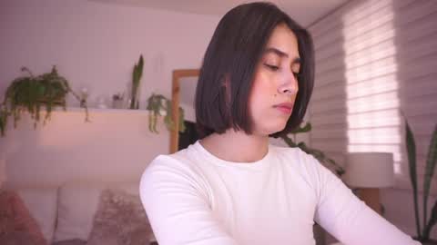 ELLA OWEN online show from 04-22-26, 10:33