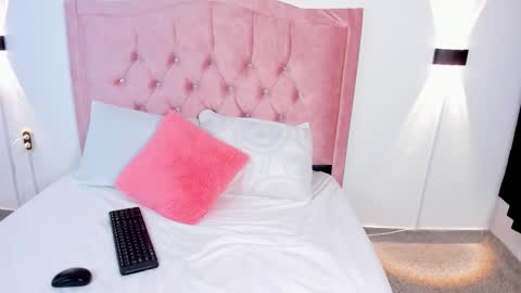 Ella online show from 03-28-26, 01:00